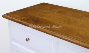 Credenza in legno massiccio con finitura colore bianco e top in legno di noce lunghezza 2 metri
